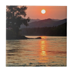 Amanhecer Deslumbrante Sobre o Rio Katun