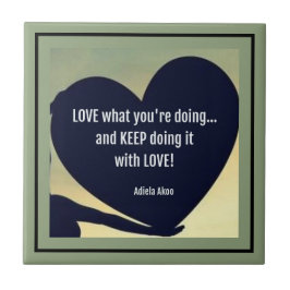 Ame o que você está fazendo Azulejo de citação - A