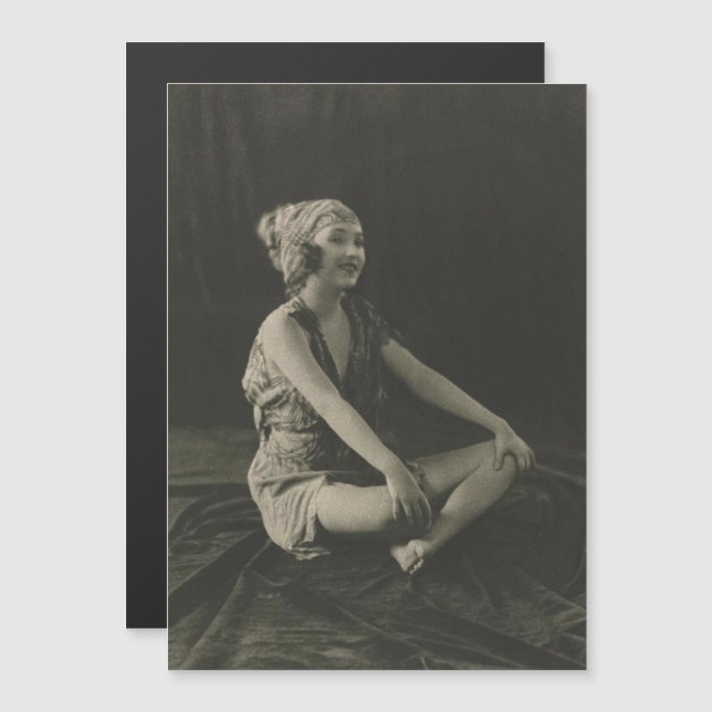 Ame uma pobre garota de barriga sentada entre pern (Frente/Verso)