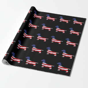 American Dachshund sobre papel de embrulho preto