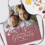 Amo-Te, Vovó Foto<br><div class="desc">Não é melhor cozinheira que vovó! À procura de um presente especial para a sua avó, então este avental personalizado é perfeito com uma foto de família precioso das crianças, um design moderno e fofo de fronteira cardíaca, o ditado "nós te amamos avó", e os nomes dos netos.</div>