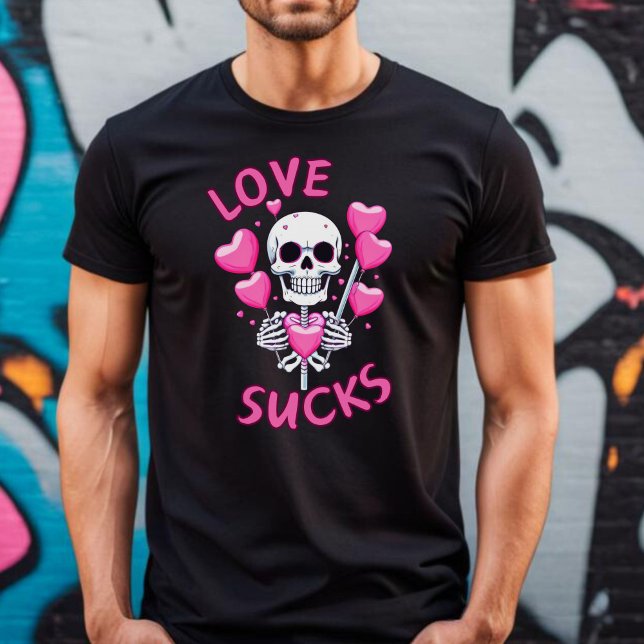 Amor cheira camiseta Anti-Valentim (Love Sucks Anti Valentine's Day Shirt)