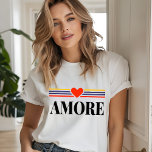 Amor Coração da Tipografia Moderna Simples Italian<br><div class="desc">Amor Tipografia Moderna Simples Italiana "Heart Women's Fashion T-Shirt Top" apresenta o texto "Amore" em uma simples tipografia negra, acentuada com listras coloridas e um romântico coração vermelho do amor. Perfeito como presente para ela no Dia de os namorados, aniversário, Natal, Dia de as mães, melhores amigos, irmãs e muito...</div>