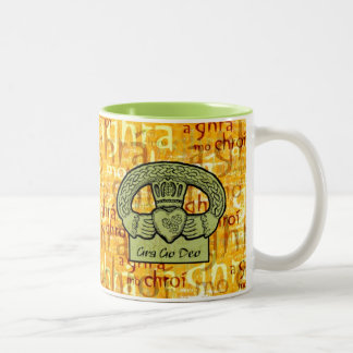 Amor da caneca de Claddagh do irlandês para sempre