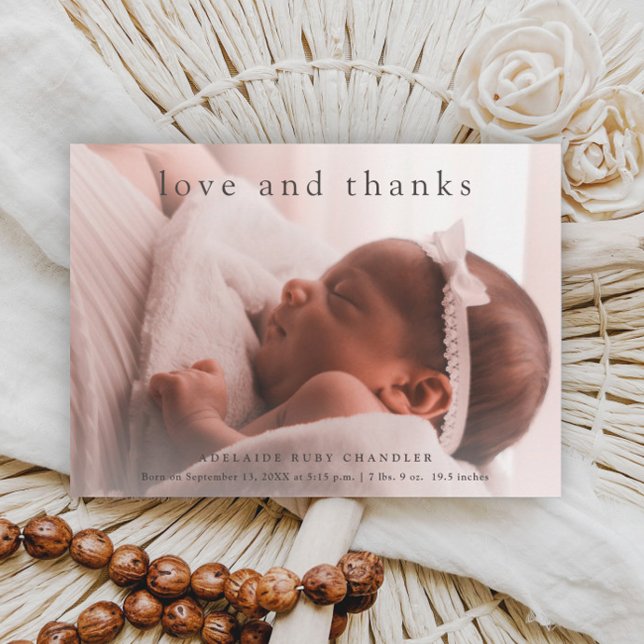 Amor e Agradecimento Minimalista Simples Foto Bebê (Simple typographic love and thanks full bleed baby photo birth announcement thank you card.)