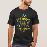 Amor e Hanukkah Luz Camisa Judia Menorah C<br><div class="desc">Amor e Hanukkah leves camisa judeu Menorah judeu Chanukah</div>
