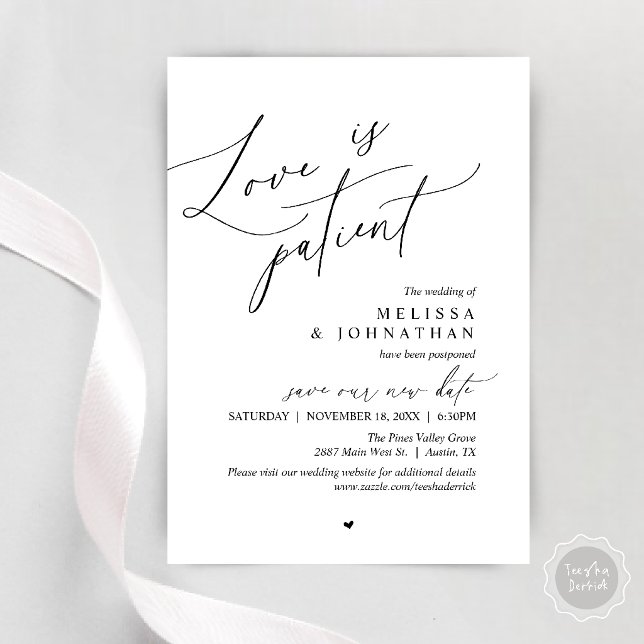 “Amor é Paciente” Anúncio de Adiamento de Casament (“Love Is Patient” Wedding Postpone Announcement, Change the date card in black and white)