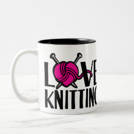 Amor tricotar uma caneca de lã rosa