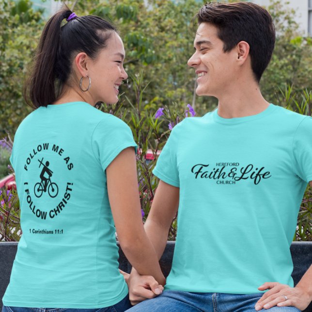 Andando de bicicleta com Camisa T do Grupo da Igre (Criador carregado)