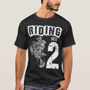 Andando Em Uma Bicicleta De Camisa segundo anivers