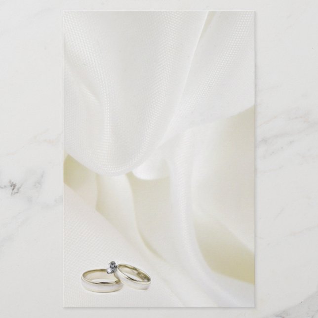 Anéis de Casamento no Fundo Satin (Frente)