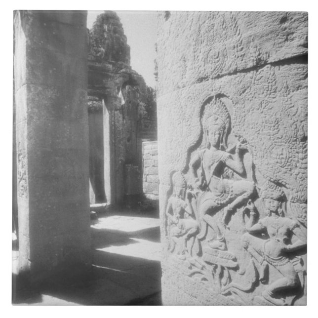 Angkor Camboja, Escultura Apsara no Bayon 2 (Frente)