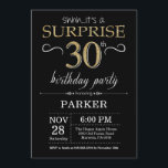 Aniversário de 30 anos Surpresa de Convite Preto e<br><div class="desc">Convite para aniversário de 30 anos surpresa com fundo brilhante preto e Dourado. Chalkboard. Aniversário Adulto. Homens ou Mulheres no Dia Convidam. Qualquer idade. Para mais personalização,  clique no botão "Personalizar" e use nossa ferramenta de design para modificar este modelo.</div>