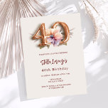 aniversário de 40 anos de orçamento floral de pêss<br><div class="desc">Um convite moderno, na moda e glamouroso para um aniversário de 40 anos. Fundo colorido bege, decorado com um pêssego e uma flor púrpura de cor d'água. O nome é escrito com um moderno estilo escrito à mão. Personalize e adicione os detalhes da sua festa. O número 40 é escrito...</div>