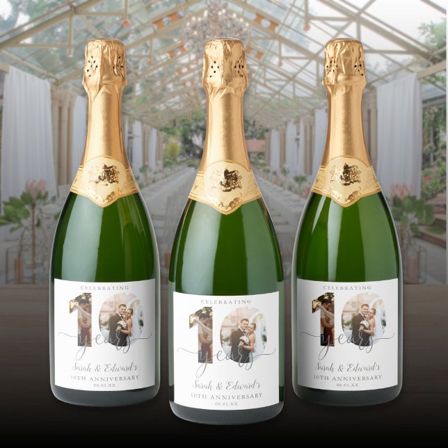 Aniversário de Casamento Moderno de 10 Anos 2 Foto (Modern 10th Wedding Anniversary 2 Photo Sparkling Wine Label)
