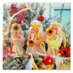 anjos de natal alegres trombetando