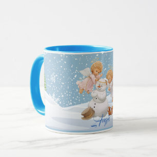 Anjos pequenos bonitos e caneca do boneco de neve