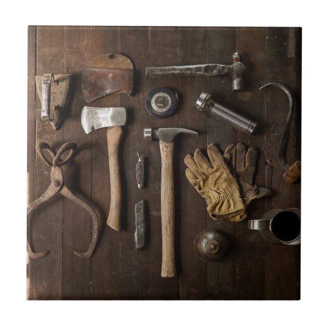 Antigas Ferramentas no Fundo da Madeira Título Cer (Frente)