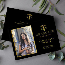 Anúncio 2025 Foto elegante de ouro para a graduação da esc