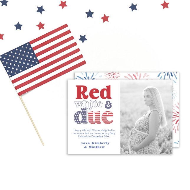 Anúncio 4 de julho Vermelho Branco e Gravidez Devida (4th July Pregnancy Announcement; Red White Due Featuring Retro Typography And Watercolor Fireworks)
