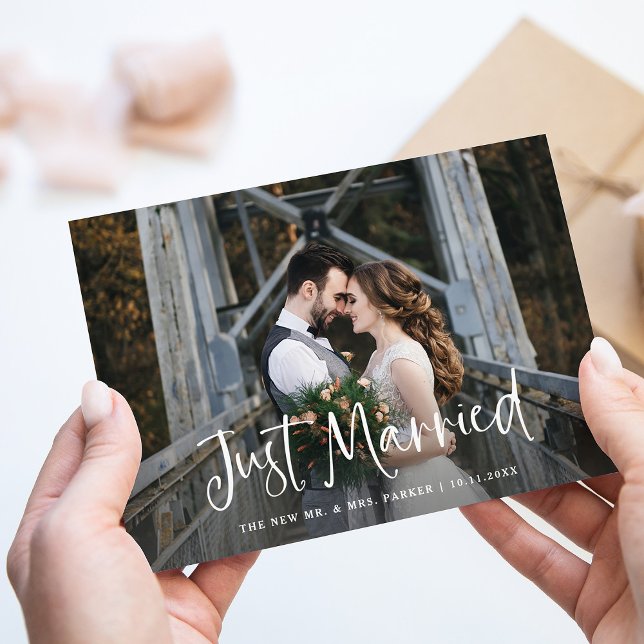 Anúncio Acaba de Casar | Elopamento Fotográfico com Roteir (A stylish marriage announcement with your photo and rustic script)