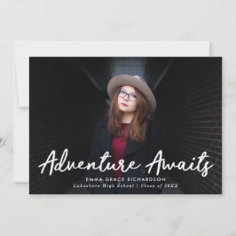 Anúncio Adventure Aguarda Graduação de Foto Verde da Casa