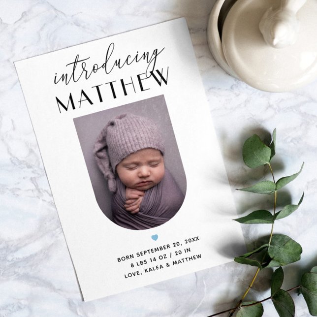 Anúncio Apresentando. Nascença de guião preto e branco ele (Criador carregado)