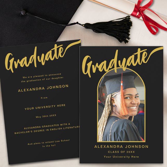 Anúncio Arch de Fotografia do Formando Elegante Preto e Sc (Minimalist black and gold elegant script graduate photo arch Graduation announcement card)