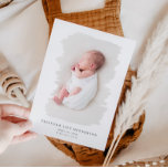 Anúncio Bebê Foto White Minimalist Bruske Stroke Birth<br><div class="desc">Cartão de nascimento simples e minimalista com quadro branco de traçado de pincel. Você pode adicionar a foto do seu bebê recém-nascido no meio e as estatísticas do bebê no fundo. Você também pode adicionar uma segunda imagem com uma mensagem no verso.</div>