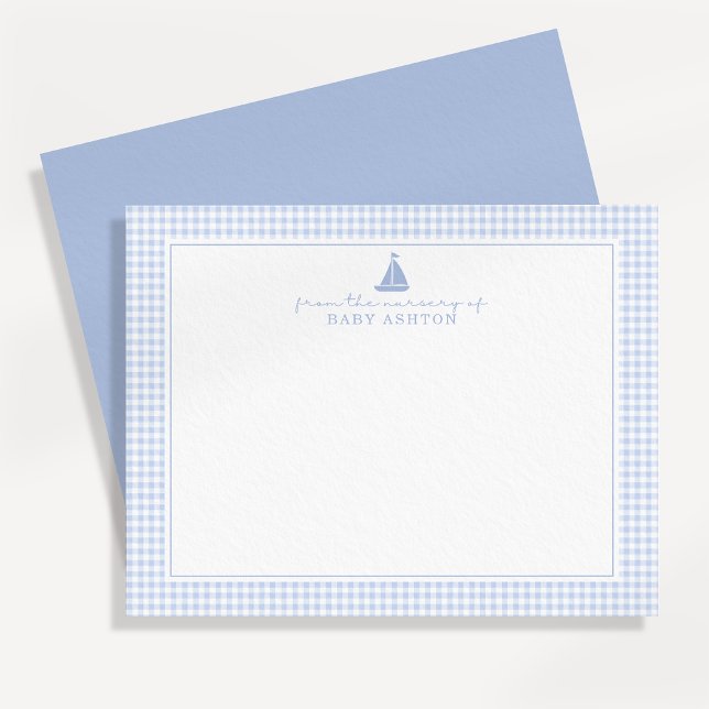 Anúncio Blue Gingham Sailboat Nursery Note Card (Criador carregado)