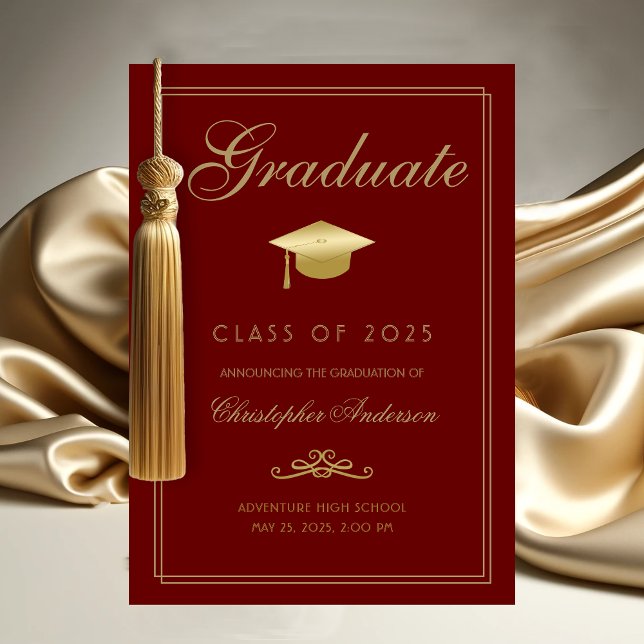 Anúncio Boné de Formando Formal Dourado Maroon Vermelho pa (Elegant Graduate Graduation Announcement with Gold Grad Cap, calligraphy script and red
 background)