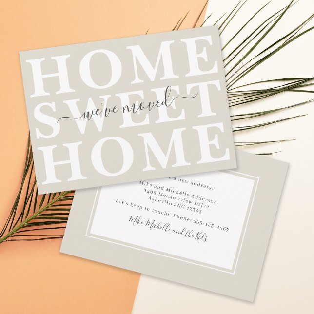 Anúncio Casa Nêutrica Beige Doce que mudamos (Let your friends and family know your new address with this simple "We've Moved" card.)