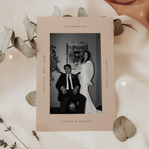 Anúncio Casamento Beige Moderno Foto de Recém-casados Elop