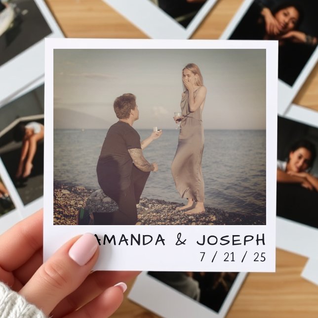 Anúncio Casamento com Foto de Câmara Instantânea (Instant Camera Photo Retro Wedding Announcement
)