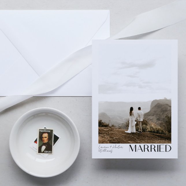 Anúncio Casamento de Código QR com Script de Foto Mínimo C (Wedded Bliss! Join Our Post-Wedding Bash 🥂🎉 [Customize Here])