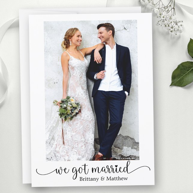 Anúncio Casamos Com Caligrafia Coração Fotográfica (Customize to change your personalized text size, text style or to add text to back of card.)