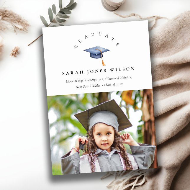 Anúncio Chapéu Mínimo Elegante de Graduação de Fotos (Criador carregado)