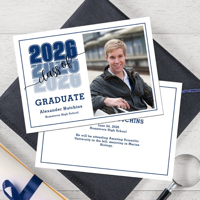 Anúncio Class of 2026 Navy Blue Modern Bold Photo Grad (Criador carregado)