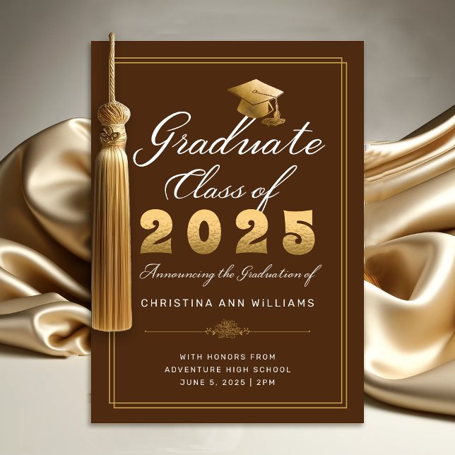 Anúncio Classe Elegante de Script Dourado Brown de Formand (Elegant Brown Gold Script Class of 2025 Graduation Announcement)