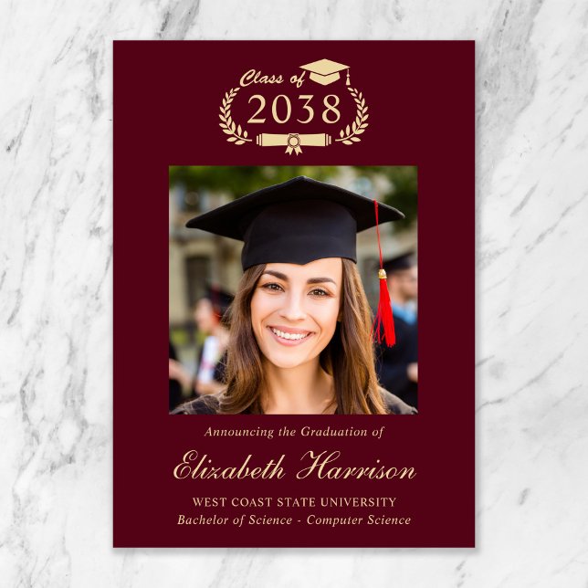 Anúncio Clássico Crest Burgundy Foto Álbum de Graduação (Classic Crest Burgundy Photo College Graduation Announcement)