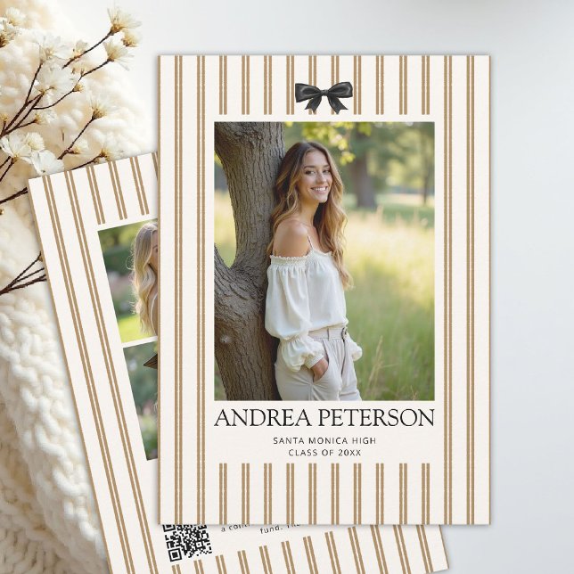Anúncio Colagem de Fotos de Formatura da Bow com Listras T (graduation announcement party invitation photo collage black bow earthy organic natural stripes tan)