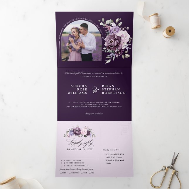 Anúncio Com Dobra Tripla Formas de Casamento Floral Moody Blooms Roxo Dusty (Dentro)