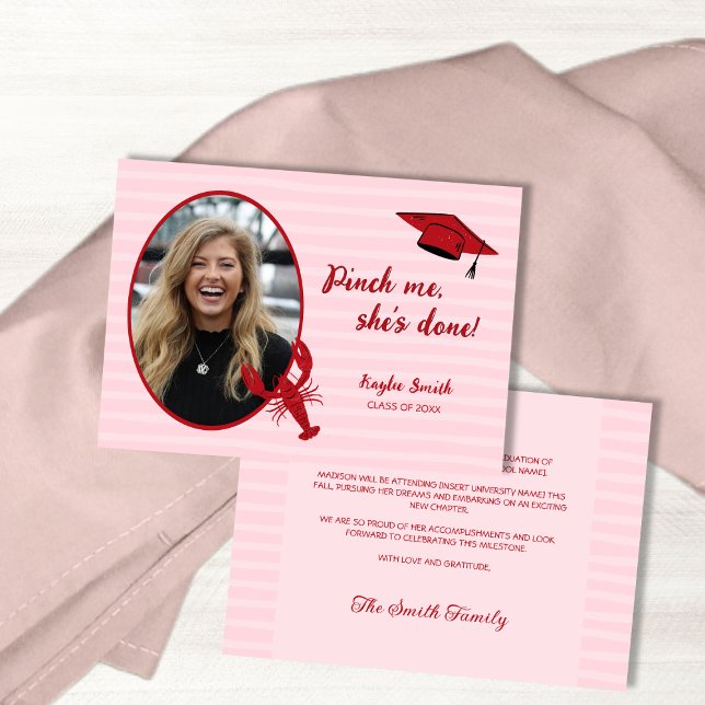 Anúncio Crawfish Boil Pinch Me Pink & Red Photo Graduação (Crawfish Boil Pinch Me Pink & Red Photo Graduation Announcement)