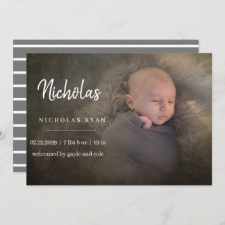 Anúncio de bebê em caligrafia simples