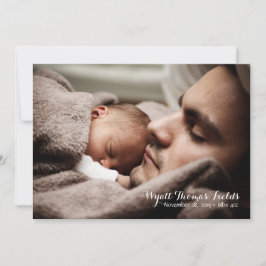 Anúncio de bebê em script branco simples