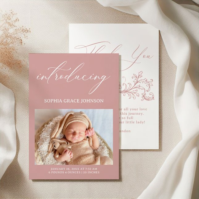 Anúncio de Bebê Rosa Floral Atemporal Vintage (Criador carregado)