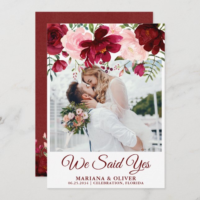 Anúncio de casamento Borgonha Rosa Rosa Floral (Frente/Verso)