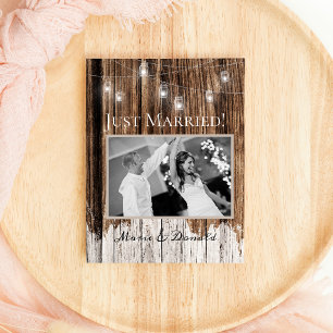 Anúncio de Casamento de Madeira Rústica e Lanterna