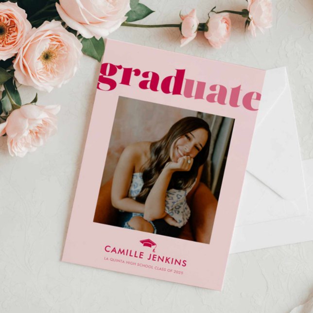 Anúncio de Conclusão de Curso com Foto Minimalista (Fun Pink Photo Graduation announcement card)