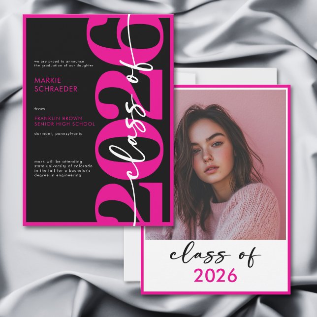 Anúncio de Conclusão de Curso com Tipografia Rosa  (Modern Pink Typography Graduation Announcement)